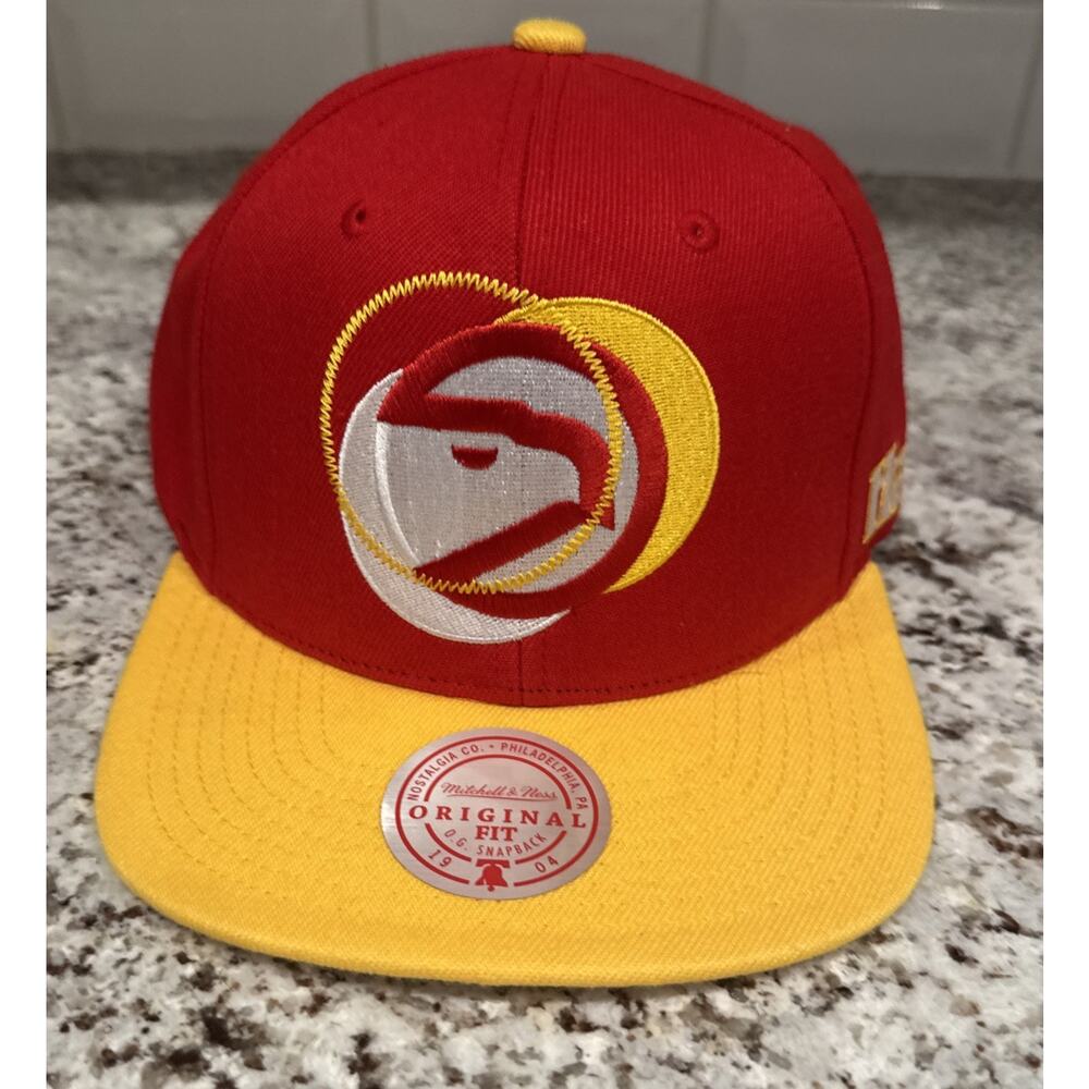 Mitchell & Ness Atlanta Hawks NBA Basketball Red Yellow Snapback Cap